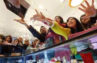 美女bb喷水视频在线观看中国人依然爱赴日旅游 消费已由爆买转向网购